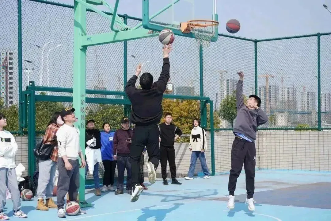刻苦训练篮球时如何避免受伤的建议_1